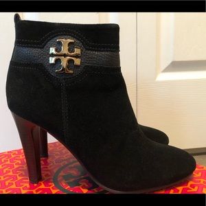 TORY BURCH Black Suede Logo Ankle Boots 9.5 NIB